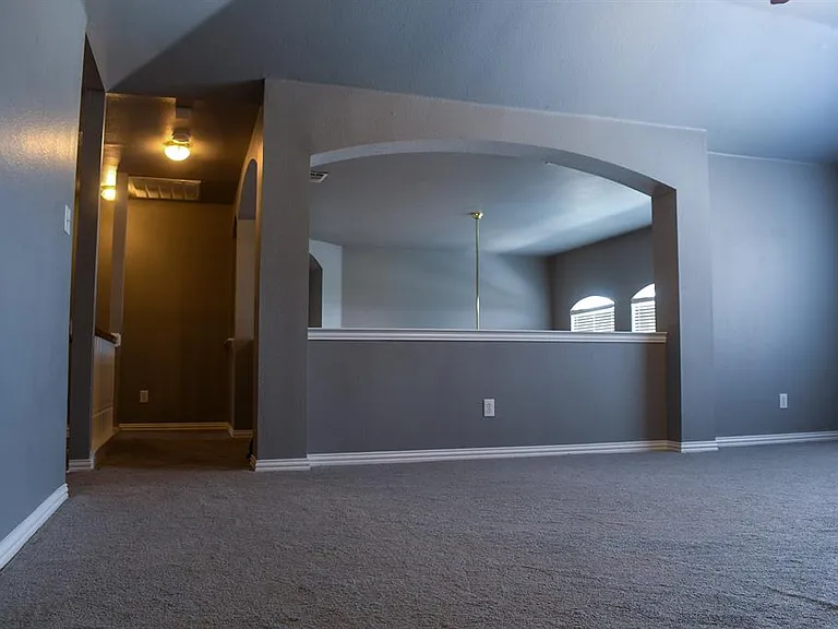 409 Royal Crest Dr — Photo 19