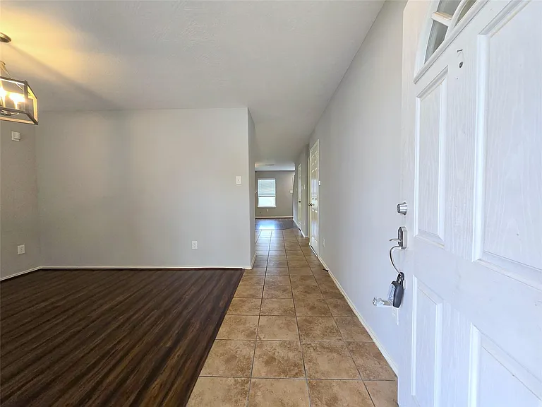 1423 Stone Bluff Dr — Photo 2