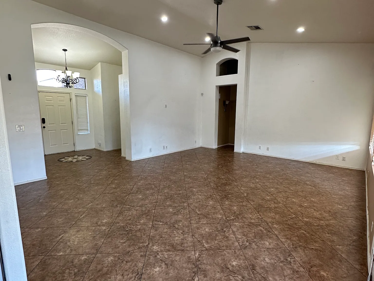 4009 W Irma Ln — Photo 3