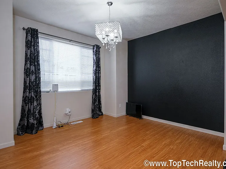 477 NW Edgeway Dr — Photo 7