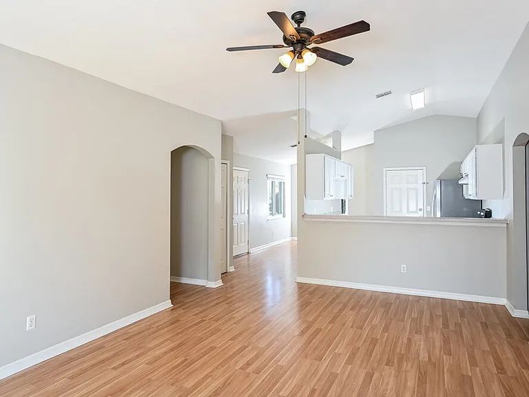 1323 Hillview Dr — Photo 4