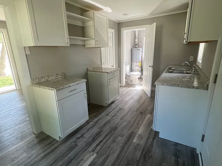 2142 W Chestnut St — Photo 7