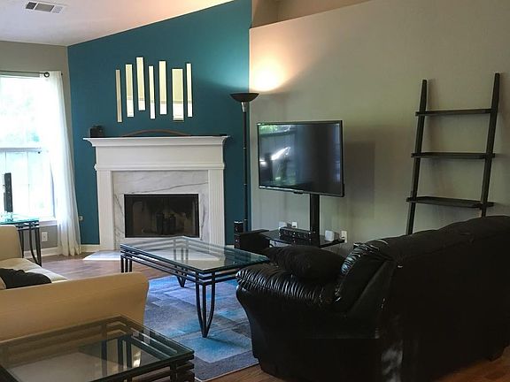 5th image of 2458 Hillvale Cir
