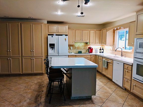 3rd image of 10929 W Willowbrook Dr