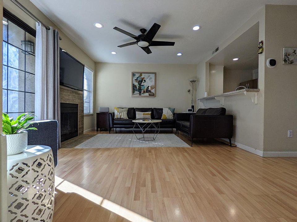1st image of 328 W Sunnyoaks Ave
