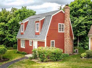 8 Settler Ln, Galena, IL 61036