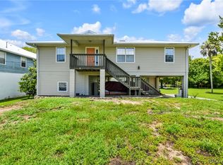 6 Palm Dr, Yankeetown, FL 34498