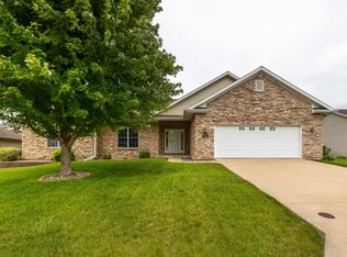 3302 Brook Hollow Dr, Dubuque, IA 52002