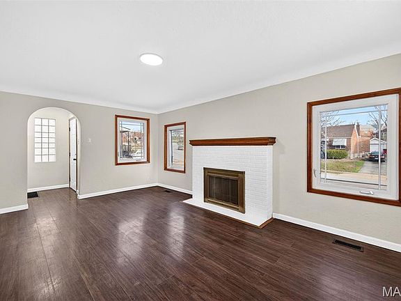3rd image of 520 Ruthland Dr