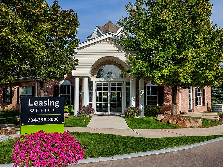 Canton Club Apartments - Canton, MI — Photo 42