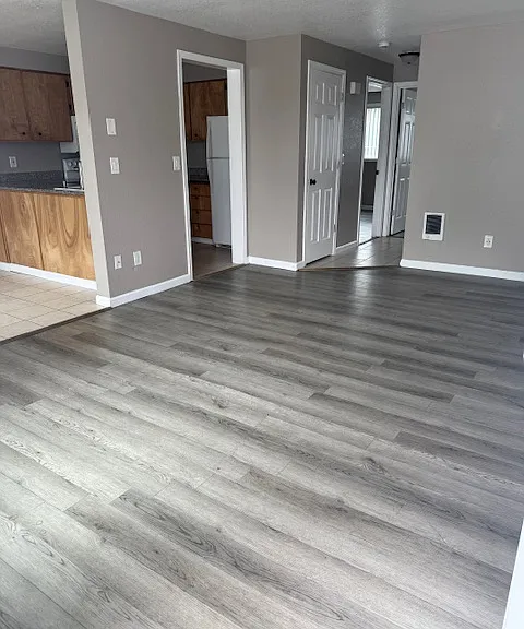 Evergreen Park Apartments — Photo 12