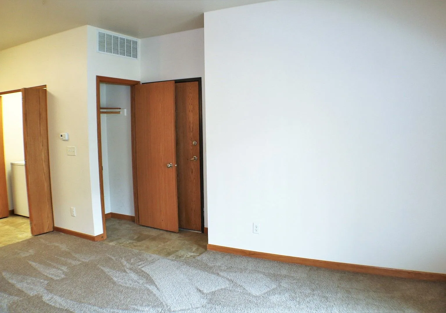 510 Pond View Drive — Photo 4