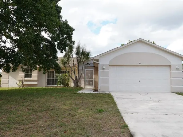 2207 NE 3rd Ter, Cape Coral, FL 33909