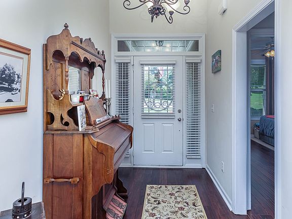 5th image of 109 Deer Park Dr
