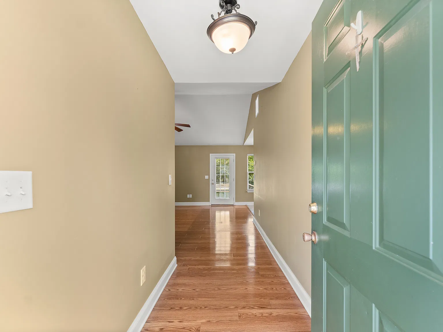 3 bed, 1479 sqft, $2,400 — Photo 3