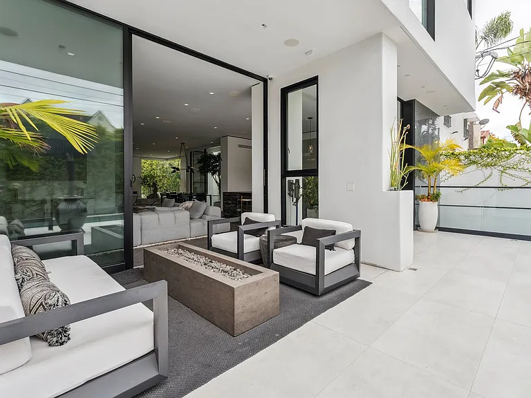 213 S La Peer Dr — Photo 68