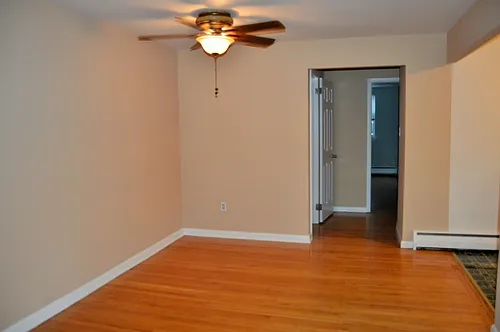 7815 Queen St Photo 1