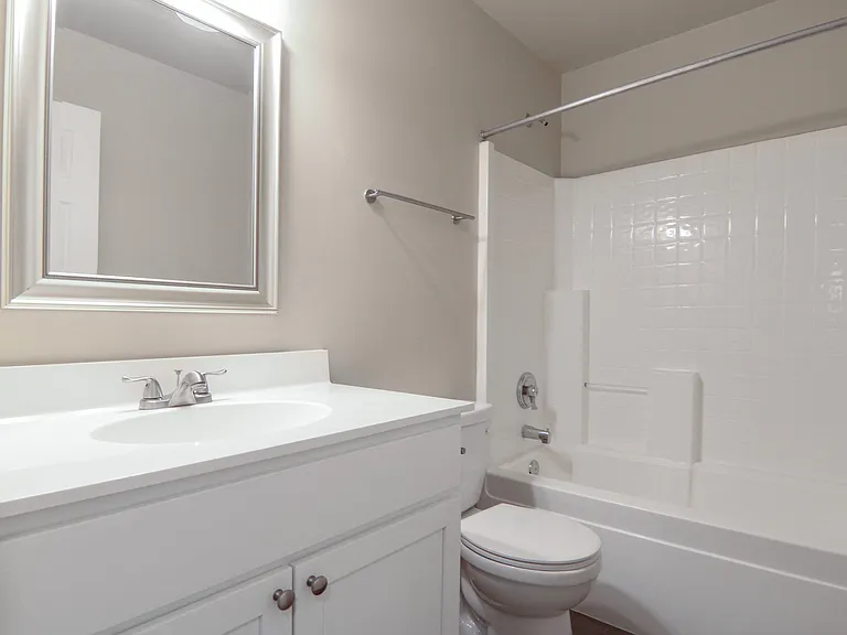 1100 Quincy Cir — Photo 8
