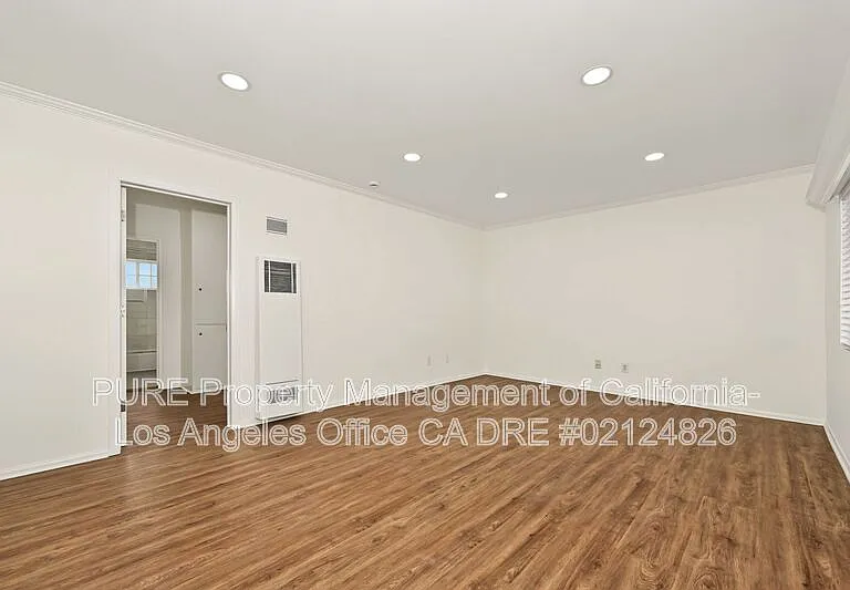 1527 Harvard St #5 — Photo 6