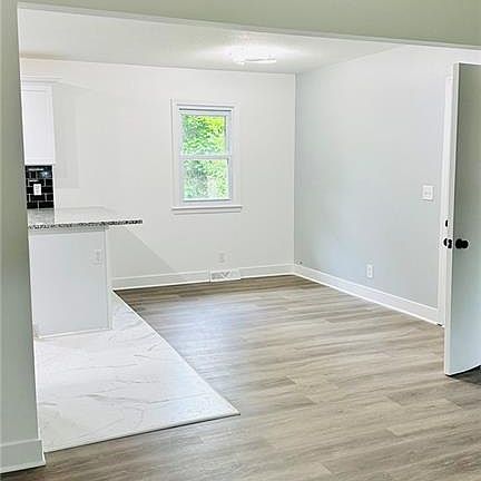 4th image of 4920 Yecker Ave