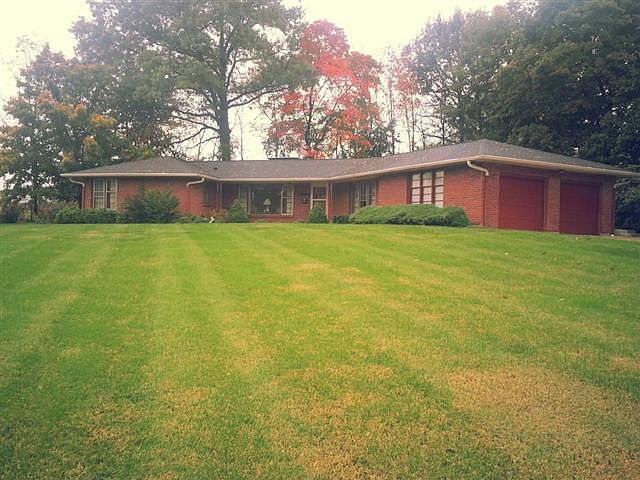 1st image of 1907 Country Club Dr