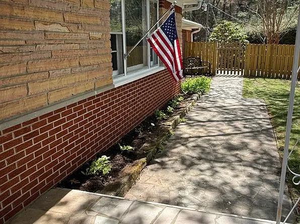 309 Presnell St, Burnsville, NC 28714