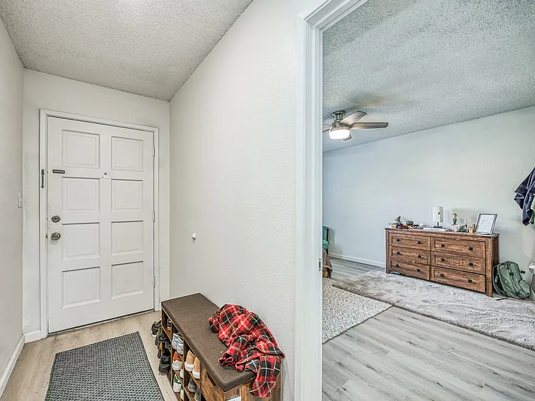 6035 N College Ave #B — Photo 17
