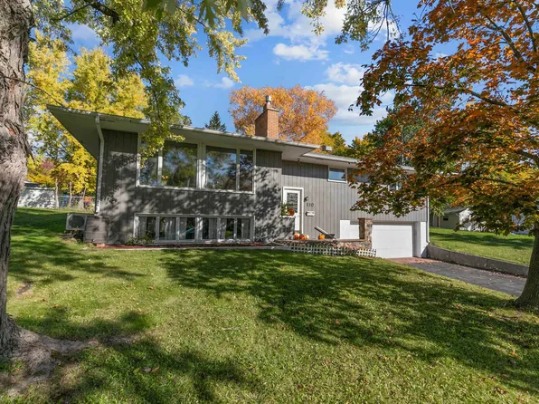 510 Smith St, Waupaca, WI 54981