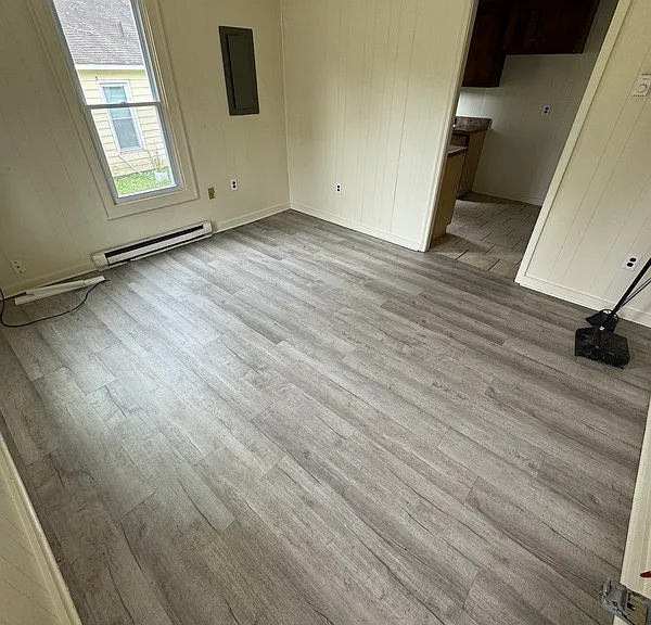 2121 Hazelwood Ave — Photo 1