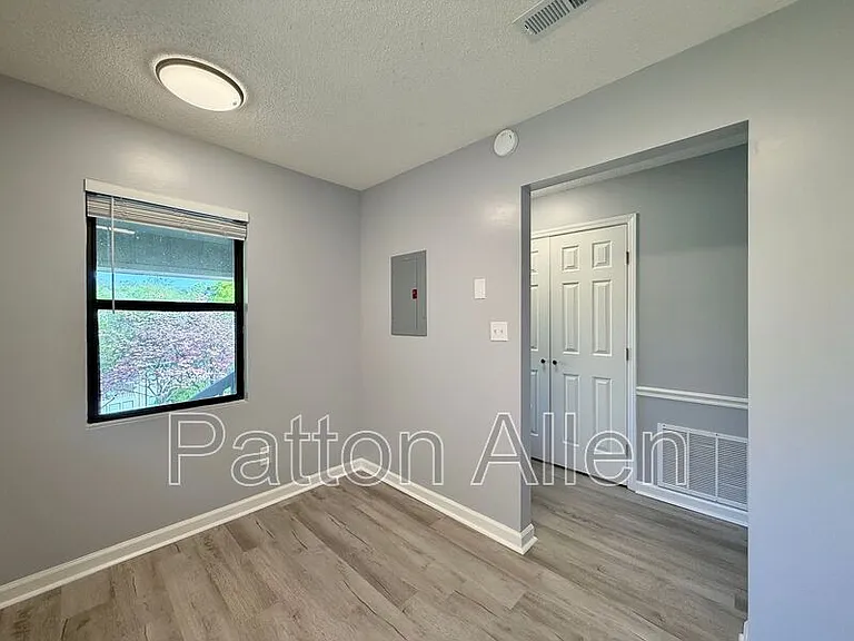 2406 Abbey Cir — Photo 6