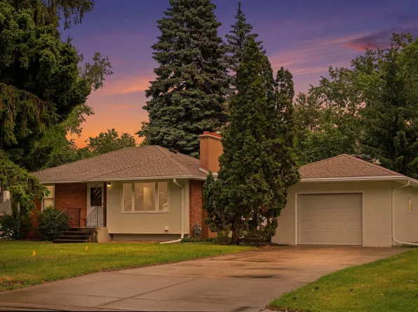 2972 Woodbridge St, Roseville, MN 55113