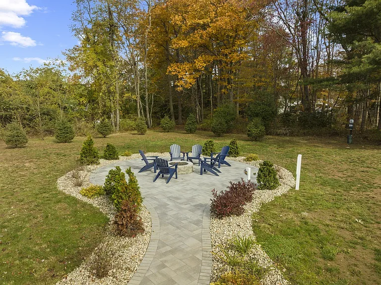 Haddam Village Commons — Photo 8