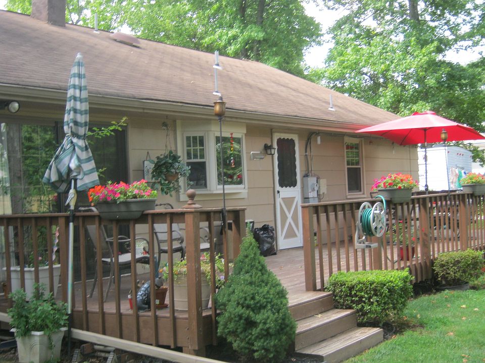 2nd image of 10 Betts Ave