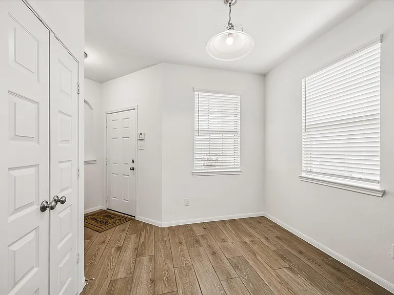 1189 Bluebonnet Trl — Photo 10