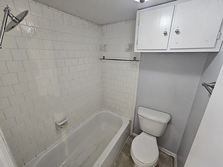 5702 Easthampton Dr #D — Photo 15