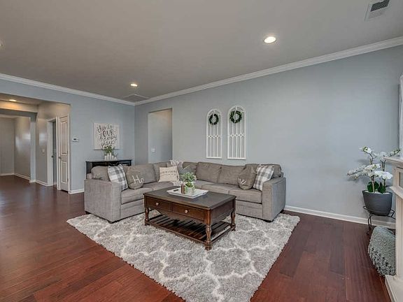 4th image of 1601 Oak Dr