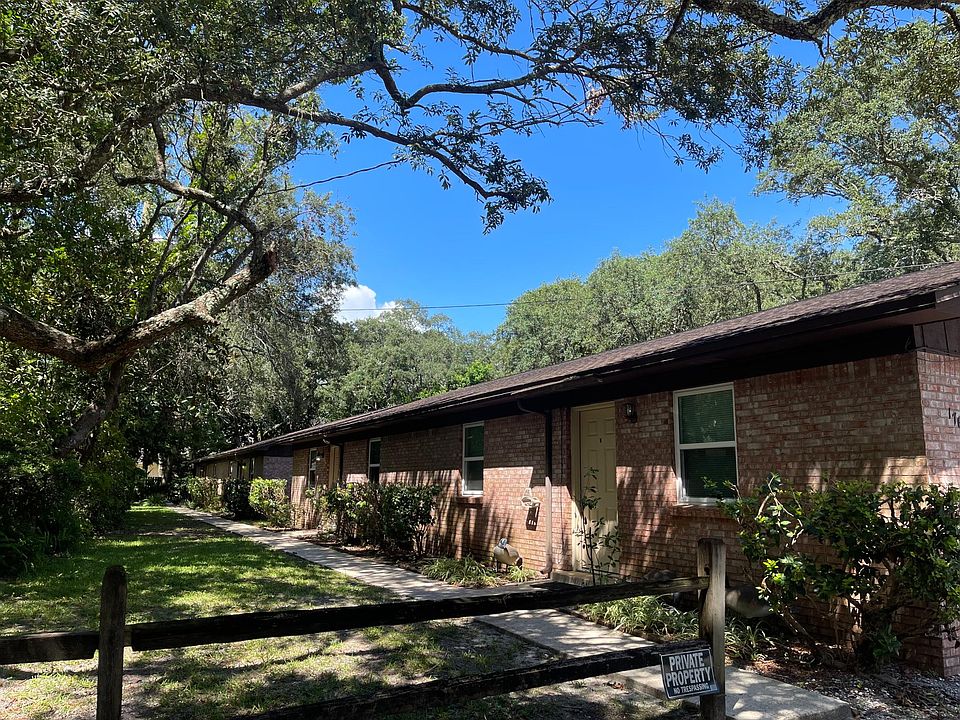 Beautiful Property on Cinco Bayou one of only four units. the other three tenants are long-time residents Lawn maintenance covered by Landlord