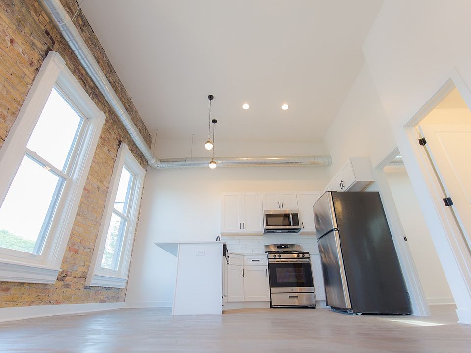 1st image of 415 W North Ave #301