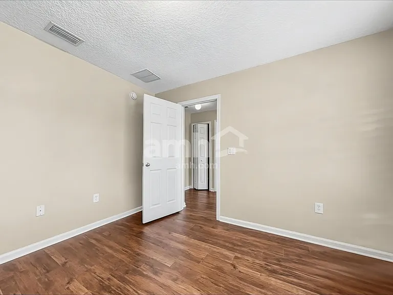 9243 Prosperity Lake Dr — Photo 16