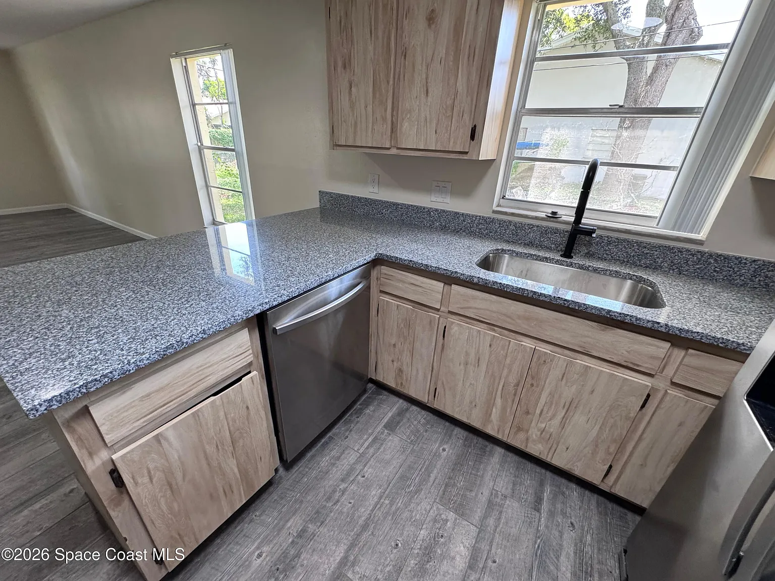 2 bed, 2.0 bath, 1000 sqft, $2,000 — Photo 4