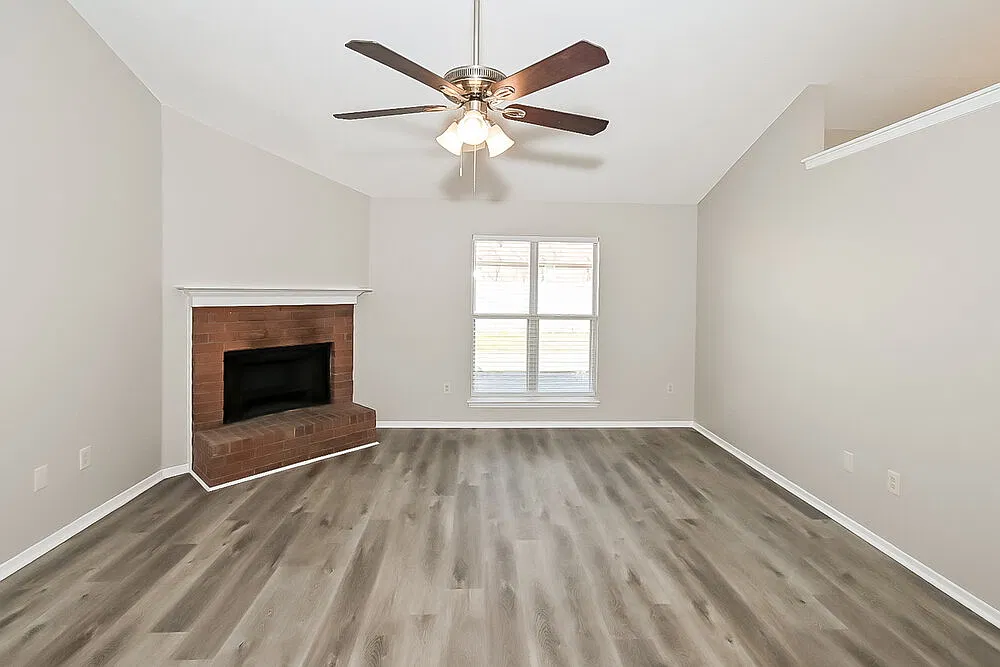 3 bed, 2.0 bath, 1277 sqft, $2,520 — Photo 4