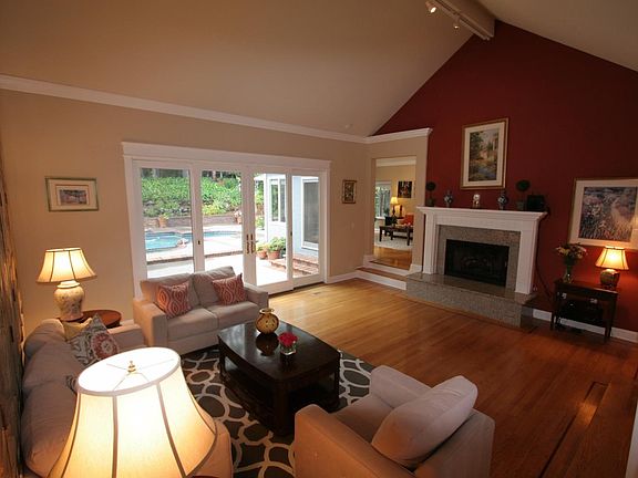 3rd image of 15 Woodhill Dr