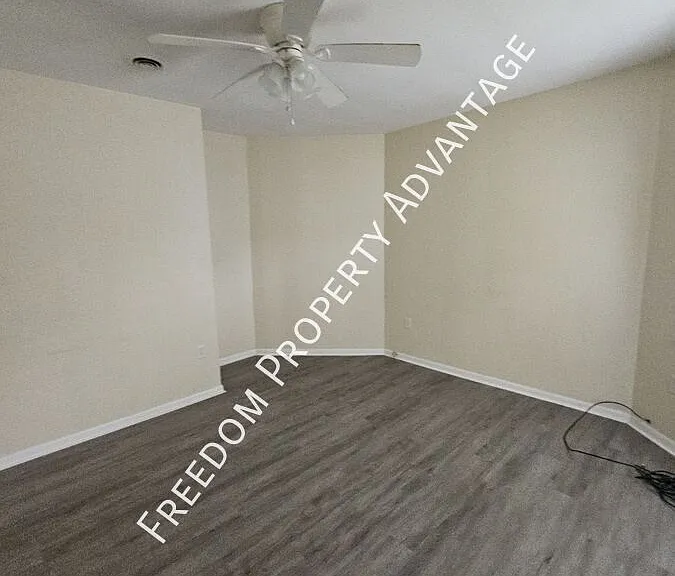 130 Hall Ave #BOTTOM — Photo 12