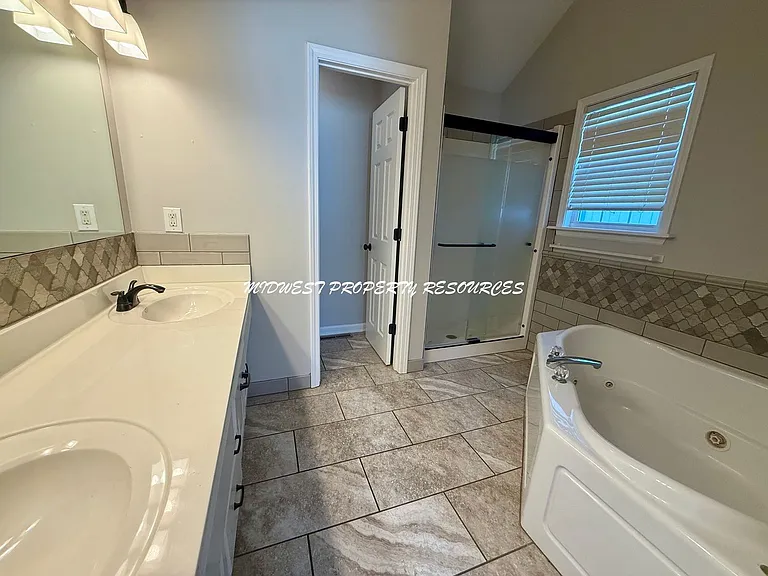 1209 SE Bridgehampton Way — Photo 11