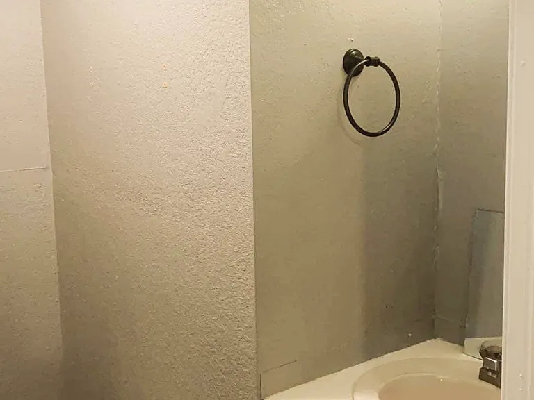 715 E Fort Towson Ave #5 — Photo 3