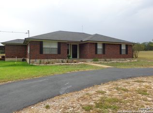 130 Chaparral Dr, Floresville, TX 78114