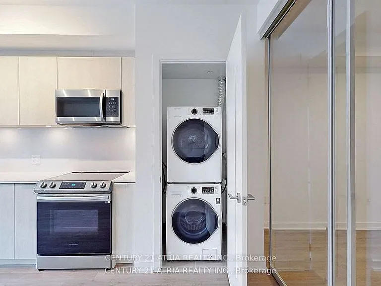 357 King St W #1005 — Photo 11