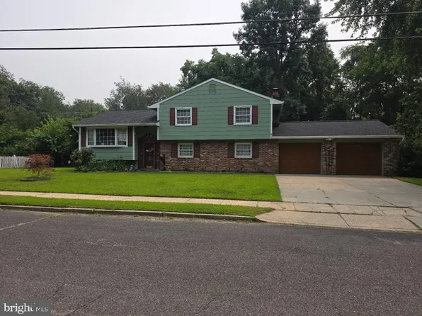 10 Dartmouth Dr, Atco, NJ 08004