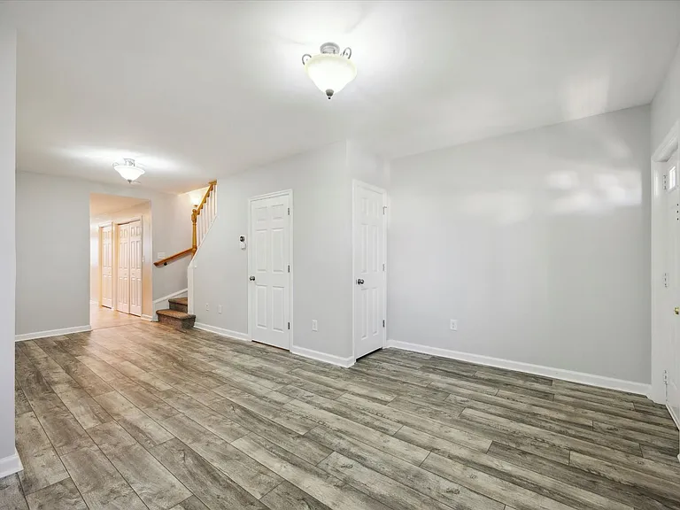 113 S Worthington St — Photo 4