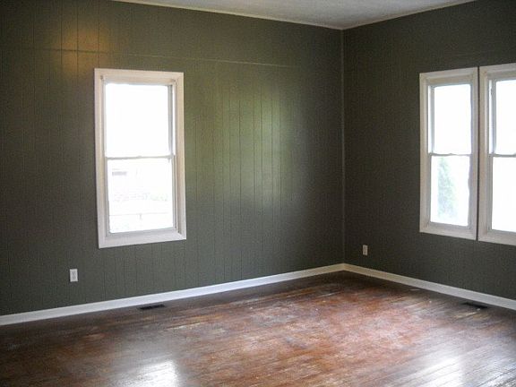3rd image of 631 Elm St